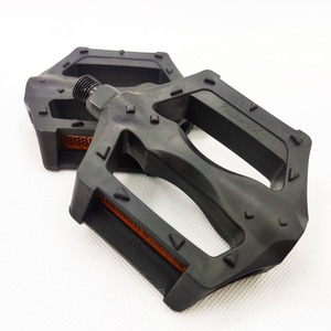 Pédales de vélo de montagne YanHua 20X, noires, en plastique, avec roulement à billes, axe en acier, fabriquées en Chine, certifiées pour le cyclisme hors route - Product Image 2