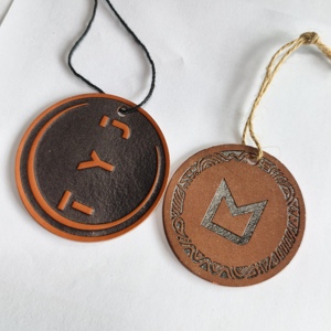 Ht2584 PU sang trọng tùy chỉnh Treo <span class=keywords><strong>tag</strong></span> thẻ Túi xách biểu tượng tùy chỉnh chất lượng cao giấy dập nổi da treo thẻ may mặc thời trang - Product Image 4