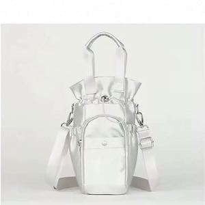 Muestra gratuita de funda personalizada para botella de agua con soporte para teléfono, bolsa cruzada tipo bandolera con correa ajustable. - Product Image 4