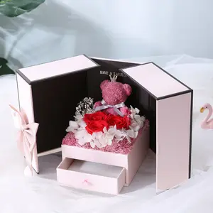 Productos calientes y rosa con oso en caja de regalo de lujo con luz de la fiesta de Navidad de San Valentín boda Regalos