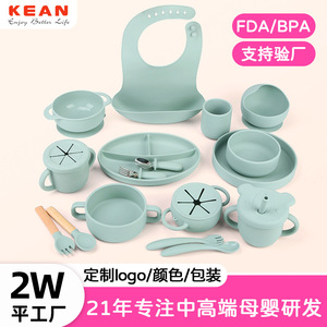 Juego de alimentación para bebés personalizado, platos divididos de silicona con ventosas y cucharas de madera para 0-12 meses - Product Image 5