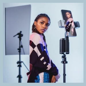 Perche à <span class=keywords><strong>selfie</strong></span> DODOUP avec lumière LED sans fil compatible Bluetooth, trépied extensible avec déclencheur à distance pour smartphone - Product Image 3