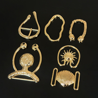 Boucle de ceinture en alliage de zinc avec logo personnalisé de l'usine Jinyi, décoration irrégulière, épingle en métal, décoration de ceinture pour robe, maillot de bain, manteau pour femmes