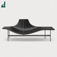 Canapé en cuir noir incurvé de design italien, banquette sculpturale 1800 mm pour salle d'attente VIP, galerie d'art, mobilier de bureau de PDG