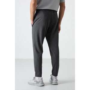 กางเกงวอร์มผู้ชาย Tommylife ทรงสบาย เอวยางยืด ระบายอากาศได้ดี สีแอนทราไซต์เมลันจ์ - Product Image 2