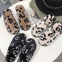 Chaussons d'intérieur populaires pour femmes, motif léopard, automne-hiver, sandales moelleuses antidérapantes, pantoufles en peluche