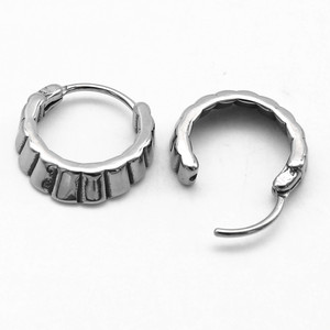 Pendientes de aro yunique de acero de titanio unisex, joyería de diseño geométrico redondo de acero inoxidable 316 - Product Image 3