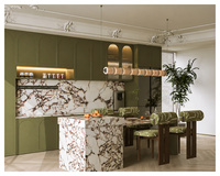 Ensemble de cuisine avec armoire murale en mélamine laquée, style français personnalisé, porte cintrée, dalle de marbre couleur vert sauge, verre cannelé