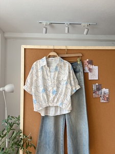 เสื้อเชิ้ตผ้าไหมเทียมลายดอกไม้สำหรับผู้หญิง รุ่น A750 คอปกพับได้ ทรงมาตรฐาน สวมใส่สบาย เหมาะสำหรับฤดูใบไม้ผลิและฤดูร้อน พร้อมแผ่นผ้าแบบเสื้อยืด - Product Image 2