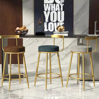 Tabouret de bar en fer doré de style nordique, siège rembourré doux avec repose-pieds, confortable pour îlot de cuisine, café, bar et usage commercial