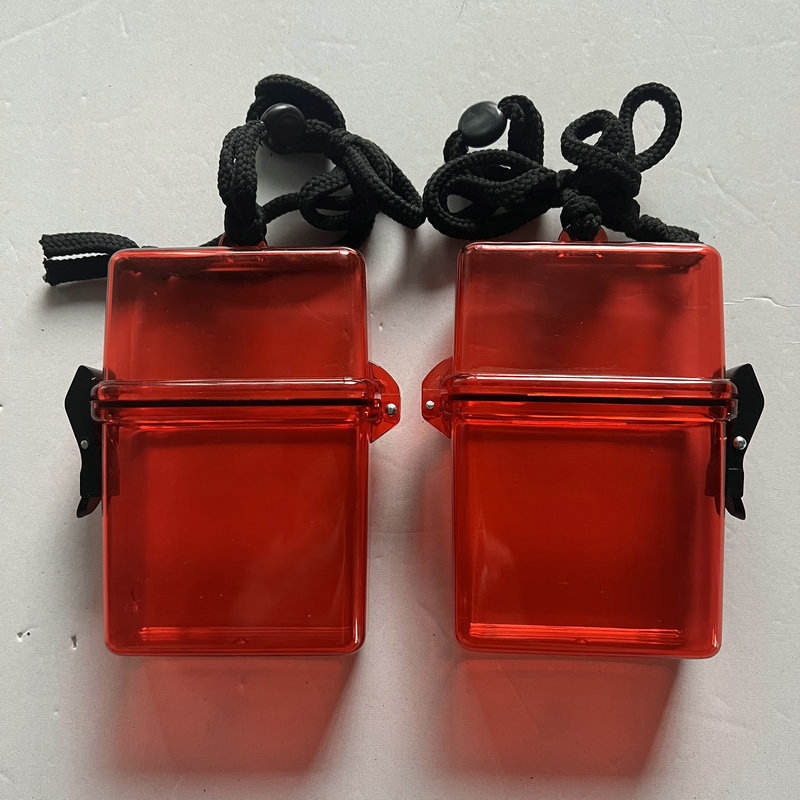 12.1X9.4x3.8 cm; transparent red