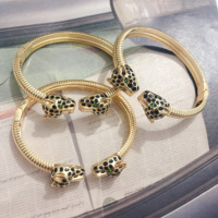 Nouveau bracelet ouvert à double tête de léopard, design hip-hop, bijoux de mode, géométrie rayée, plaqué or, zircon vert