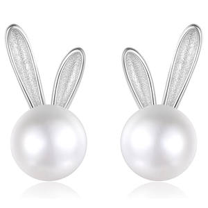 Pendientes de Perlas Doradas E3703, Pendientes de Perlas Artificiales con Forma de Conejo de Dibujos Animados para Mujer, Perlas Redondas AAA, Plateadas, para Uso Diario, Joyería Linda - Product Image 1