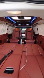 Fourgon de luxe pour Mercedes-Benz Classe V W447 Vito Alphard avec sièges réglables verticalement, tables pliantes et un canapé-lit arrière. - Product Image 2