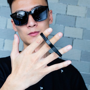 Di alta qualità <span class=keywords><strong>bracciale</strong></span> in acciaio inox da <span class=keywords><strong>uomo</strong></span> nero intrecciato in pelle con gioielli in <span class=keywords><strong>argento</strong></span> incisabili all'ingrosso - Product Image 6