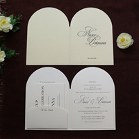 Ensemble d'invitations de mariage en folio à couverture rigide en forme d'arche, en papier épais de coton, avec impression typographique et pliage en velours