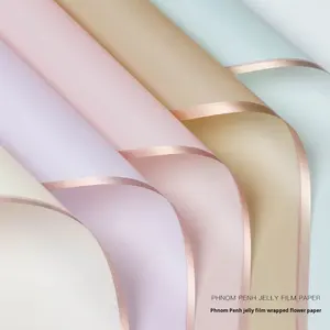 Meilleure vente de papier d'emballage imprimé mat à bordure doré<span class=keywords><strong>e</strong></span> florale coréenne <span class=keywords><strong>Film</strong></span> de gelé<span class=keywords><strong>e</strong></span> pour bouquet de fleurs pour l'exportation - Product Image 1