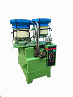 Machine d'assemblage combinée de lavage d'écrou entièrement automatique Din985 M8 Machine d'assemblage d'insertion d'écrou de rondelle en nylon