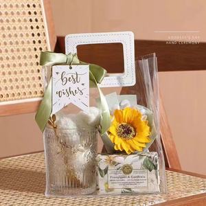 Bolsas de regalo de plástico transparente al por mayor estilo INS con asa de cuero bolso reutilizable bolso de mano de plástico de <span class=keywords><strong>PVC</strong></span> transparente para envolver regalos - Product Image 3