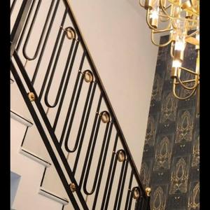 Rampe de balcon en fer forgé courbé sur mesure, balustrade décorative en fer, revêtement poudré, taille personnalisée, design classique en laiton - Product Image 1