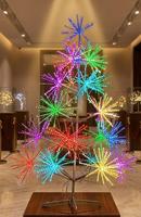 Arbre lumineux LED intelligent en forme de feux d'artifice, nouvel arbre de Noël artificiel, contrôle sans fil, intensité réglable, tension universelle pour les fêtes en extérieur