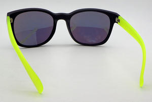 Lunettes <span class=keywords><strong>de</strong></span> <span class=keywords><strong>soleil</strong></span> <span class=keywords><strong>en</strong></span> <span class=keywords><strong>ligne</strong></span> neutres <span class=keywords><strong>en</strong></span> caoutchouc CE Chine prix bon marché branches jaunes fluorescentes claires vente - Product Image 4