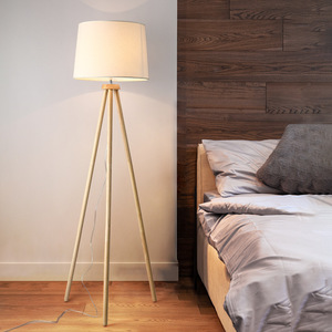 Lampada da Terra in Legno Massello Stile Mid-Century, per Soggiorno e Camera da Letto, Design Semplice e Moderno alla Moda - Product Image 3