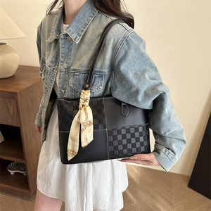 Tas Selempang Bertekstur Premium Dengan Pita, Tas Tote Bermotif Kotak-Kotak Stylish, Tas Wanita Kulit PU Populer - Product Image 3