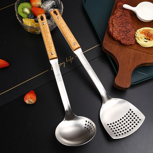 Nueva espátula y cuchara de acero inoxidable 304, espátula y cuchara creativas de doble propósito con mango de madera, espátula para freír y - Product Image 1