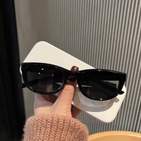 Lunettes de soleil oeil de chat de qualité ultra légères style Morandi Lunettes de soleil tendance papillon en plastique de luxe pour femmes personnalisées