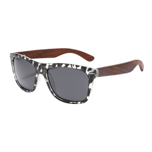 Gafas de Sol Cuadradas Negras para Hombre Conchen, Montura de PC, Lentes TAC con Protección UV400, para Viajes, Conducción y Atuendos Modernos - Product Image 4