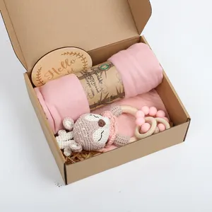Grosir disesuaikan Crochet buatan tangan alami organik kelinci kelinci Rattle Teether kayu Teether baru lahir bayi Shower hadiah Set