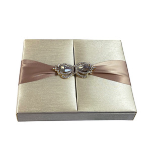Caja de Regalo Rígida Plegable Plateada con Tema ROMANCE, Impresión Digital, Material de Papel - Prestige Creations DW938 para Recuerdos de Fiesta - Product Image 1