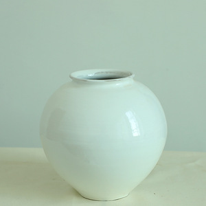 Vaso di ceramica grossolana disegnato a mano vaso di luna bianca con ornamento di fiori secchi fiori sollevati in acqua nel soggiorno - Product Image 3