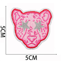 Vente en gros de haute qualité rouge thermocollant broderie coeur étoile champignon dessin animé arc-en-ciel lettre brodée au fer sur patchs