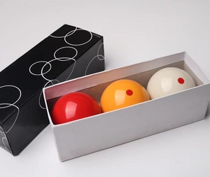 Balle de billard Kalenball 61 mm en résine personnalisable avec point rouge pour tables de billard - Utilisation pour l'entraînement sportif, emballée - Product Image 4