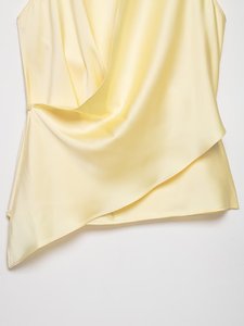 KAR&OT ZA Vêtements pour femmes Nouvelle collection Printemps 2026 : <span class=keywords><strong>Top</strong></span> <span class=keywords><strong>dos</strong></span> <span class=keywords><strong>nu</strong></span> en satin à ourlet asymétrique et col licou 2337051 2337061 - Product Image 5