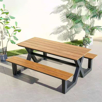 Ensemble de meubles de patio en bois moderne pour l'extérieur, pour salle à manger, parc ou hôtel, restaurant, jardin, tables et chaises