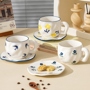Ensemble tasse et soucoupe en céramique peintes à la main de style coréen, tasse à café créative irrégulière - Product Image 4