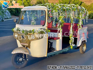 Décor d'événement sur le thème de Bollywood : Auto-rickshaw élégant pour l'entrée des mariés de mariage Punjabi, séance photo en auto-rickshaw, événement en Australie - Product Image 6
