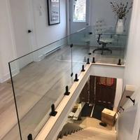Système de balustrade en verre trempé et acier inoxydable pour balcon de villa moderne, installation facile pour la sécurité extérieure