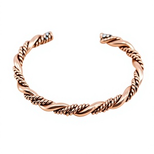 Brazalete de Cobre de Calidad Superior con Construcción Duradera y Diseño Elegante para Accesorios Personales de Uso Diario - Product Image 1
