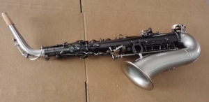 Saxophone alto Mi bémol Eastern Music, corps nickelé noir mat, avec coussinets et ressorts italiens - Product Image 5