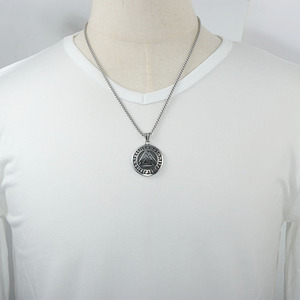 Colgante Triangular Vikingo de Acero Inoxidable, Amuleto Geométrico Redondo Plateado, Collar para Hombre, Regalo 19004 - Product Image 4
