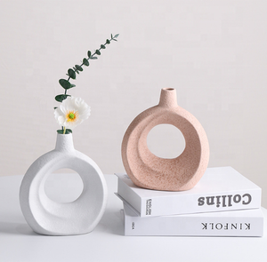 <span class=keywords><strong>Vase</strong></span> rond minimaliste nordique Boho Ins Style <span class=keywords><strong>Vase</strong></span> à fleurs de la <span class=keywords><strong>pampa</strong></span> <span class=keywords><strong>Vase</strong></span> en céramique <span class=keywords><strong>blanc</strong></span> mat <span class=keywords><strong>pour</strong></span> décoration de table - Product Image 1