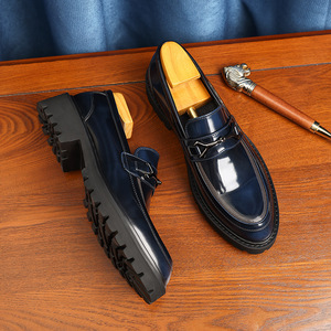 Mocasines de plataforma de cuero de vaca en capas para hombre - zapatos casuales de negocios de cuero brillante a la moda, zapatos formales de cuero de una pieza estilo británico - Product Image 6