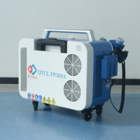 Machine de nettoyage au laser pulsé portable 300W avec chariot, nettoyeur laser à fibre compact pour l'élimination de la rouille, de la peinture, de l'huile et des oxydes