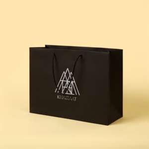 Bolsa de Papel Negra Profesional Personalizada para Empaque de Ropa con el Logotipo de su Marca - Product Image 1