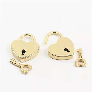 Candados Miniatura de Estilo Antiguo Vintage en Forma de Corazón con Llave y Decoración para Regalo - Product Image 3