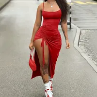Gaun Maxi Bodycon dengan Tali Serut Samping dan Belahan Tinggi, Pakaian Kasual Musim Panas Tersedia dalam Warna Hitam dan Merah, Pilihan Grosir